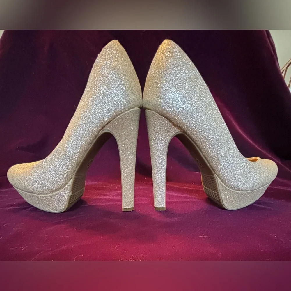 MASSIMO Women’s Silver Glitter Platform Pumps SZ 8 MED Width VERY Sparkly Shoes